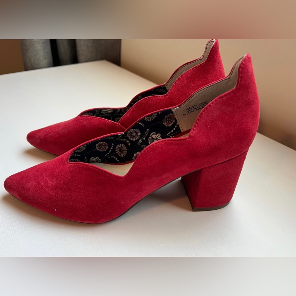 Seychelles red block heels; size 6; red